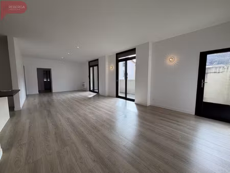 mazamet - proche centre ville - spacieux t3 avec terrasse