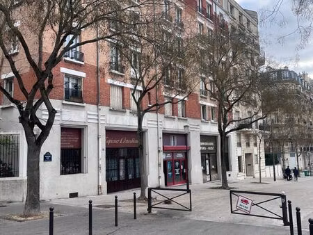 boutique de 75m2 (+50m2 possible) avec appartement