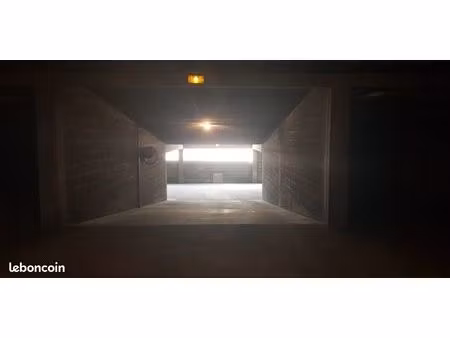 a louer box fermé - plein centre aix en provence