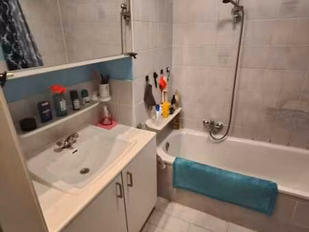 bel appartement 2 chambres (quartier calme)