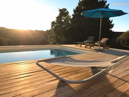 maison en pierre entièrement rénovée / 4 chambres  piscine sécurisée  grange 340 m2  vue n