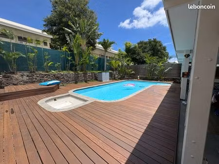 villa t5 avec dépendance et piscine dans quartier résidentiel