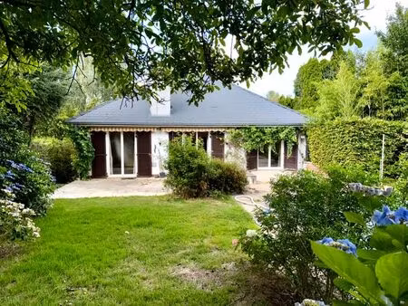 magnifique villa 4 façades à rafraîchir  avec piscine!