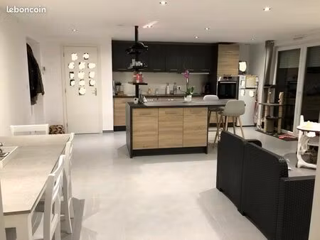 à louer – la planée – rez-de-jardin 70 m² – 2 chambres – terrasse  jardin privatif  garage