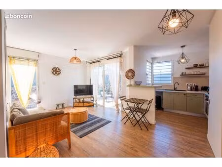 t2/ grand jardin saint gilles les bains