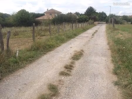 superbe terrain de loisirs de 850 m2 . plat et chemin d acces