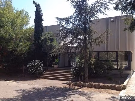 bureau n°1 de 35.20 m² (eau + edf + wifi inclus)