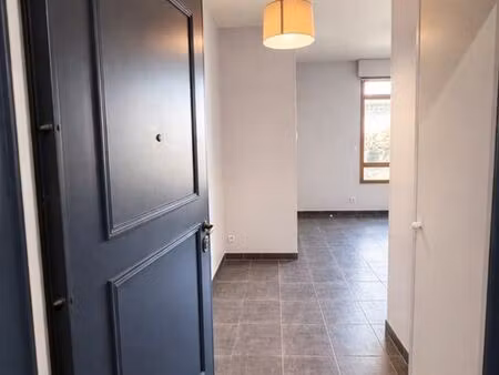 opportunité à saisir - t1bis avec parking - besançon