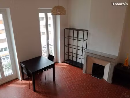grand studio meublé & équipé de 31m² proche castellane