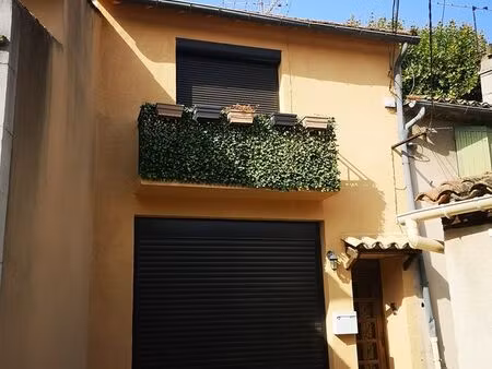 appartement t3  70 m2 avec garage en centre ville de noves