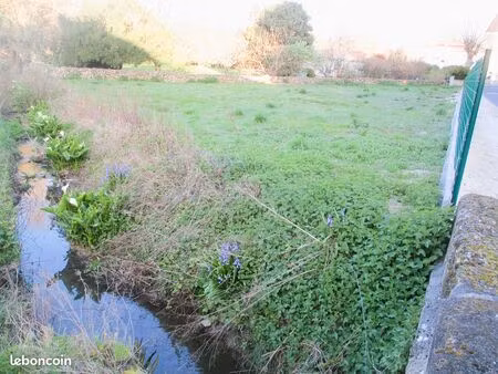 jardin  ideal 330m2 eau de ruisseau