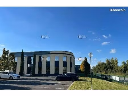 local bureaux 1 860 m²