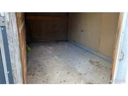 à louer box / garage à ussac