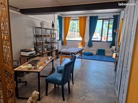 local lumineux de 80 m2 sur rue passante