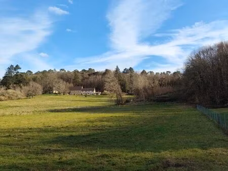 terrain constructible de 9 000 m² avec cu positif –