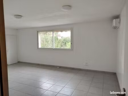 bureau très lumineux de 33 m2