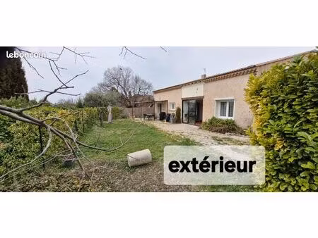 éguilles t3 meublé 100 m2 avec extérieur