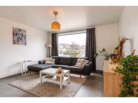 appartement met twee slaapkamers en terras