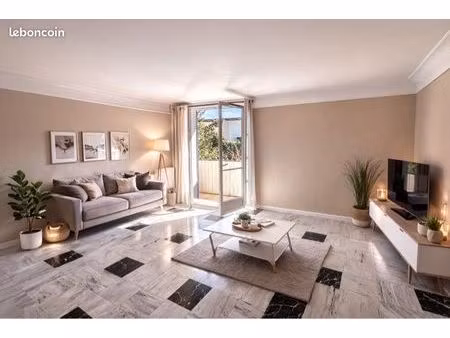 t3 meublé lumineux avec balcon  parking et cave