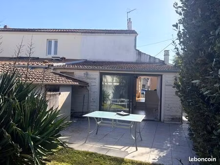 maison ancienne avec potentiel  jardin et stationnement privé au centre de châtelaillon-pl