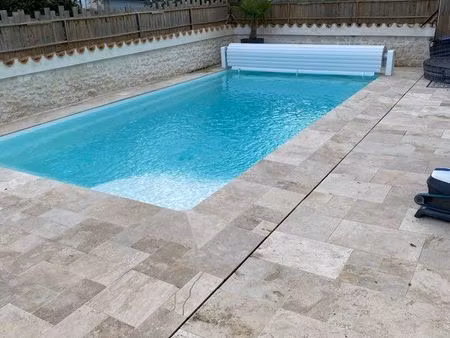maison charentaise avec logement piscine et grande dépendance