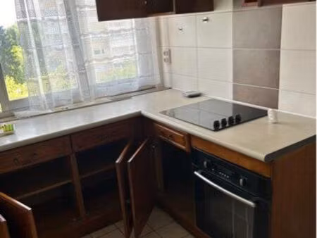 appartement t4 de 85 m² avec cour privative et balcon