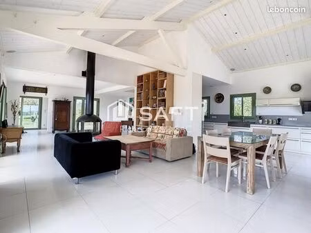 propriété 10 pièces 218 m²