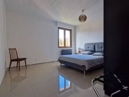 grande chambre meublée très proche frontière vallorbe