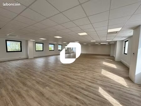 bureau 2 078 m²
