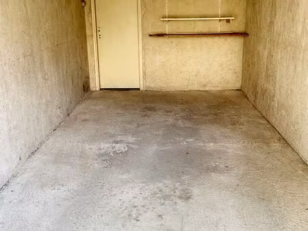 garage box fermé nîmes