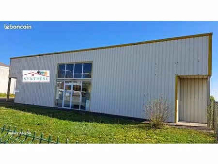 local 220 m² saintes