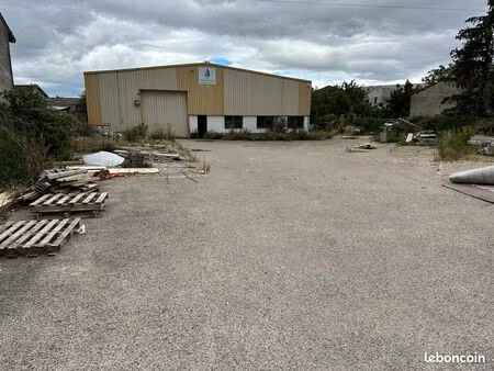 local d’activité indépendant 680 m² vaulx-en-velin