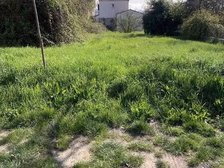 terrain 681 m² ledignan