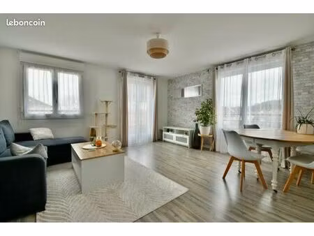 t3 lumineux 70 m² – 2 balcons – parking – quartier des corvées