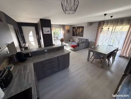 villa individuelle avec vue sur l’étang