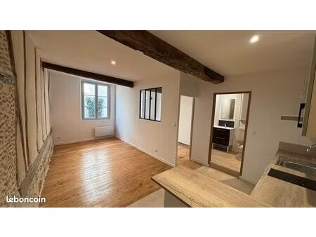 t2 de charme rénové - centre historique