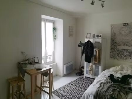 t1 lumineux sur jardin vue sur cathédrale