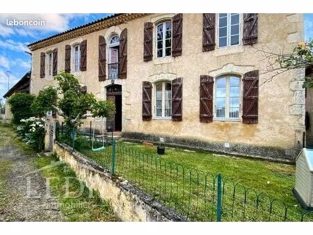maison 10 pièces 310 m²