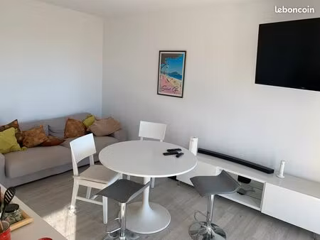 t2 entièrement rénové + parking sécurisé  collé à la faculté de la timone