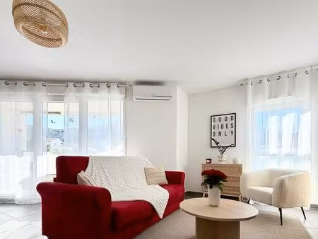 appartement type 2  terrasse  clim  lumineux  parking