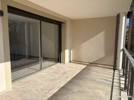 t2 neuf garage chateauvert