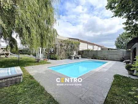 bedrijfsgebouw met woonst op 't walletje!