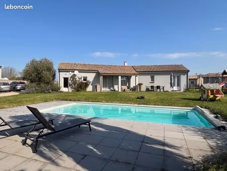 villa t5 de 128 m2 avec grande piscine chauffée