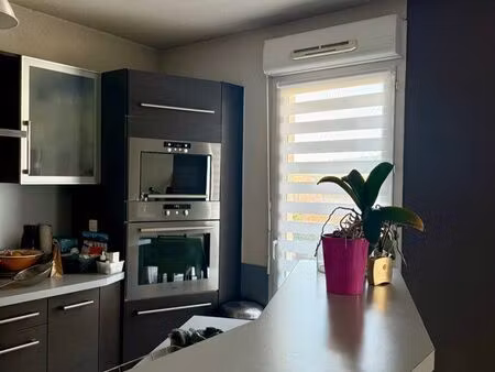 centre-ville d’alès – duplex lumineux avec terrasse plein sud et garage fermé