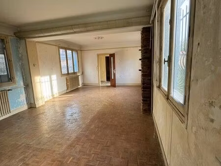 grande maison de ville à rénover