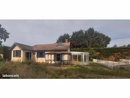 maisons anciennes dans hameau calme