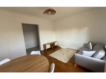 location appartement  61.69 m² t-3 à francheville  1 090 €