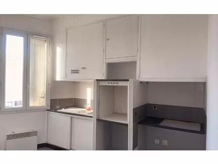 location appartement  m² t-3 à marignane  635 €