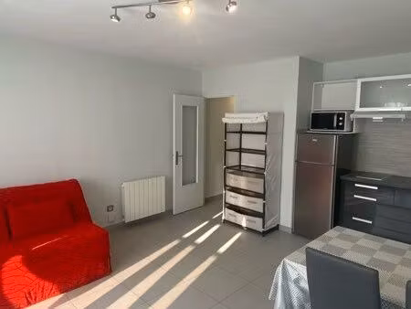 studio meublé 31m2 rénové - rue montplaisir - stationnements sécurisés
