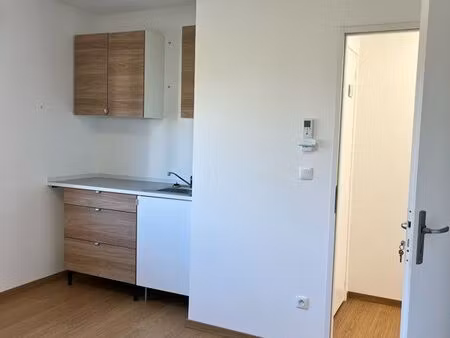 bureau dans centre de santé 14m2